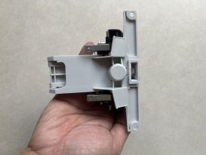 Chốt khóa cửa máy rửa chén Whirlpool / Công tắc chốt cửa máy rửa bát