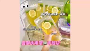 ซองใส่น้ำ ถุงใส่น้ำ มีหูหิ้ว แบบซิปล็อก ก้นตั้งได้ (50 ใบ) มีซิปล็อค หูหิ้วมีที่เสียบหลอด ใส่ได้ทั้งร้อนและเย็น เนื้อใส ถุงใส่กาแฟ ถุงใส่น้ำผลไม้ ถุงใส่ชานม ถุงใส่เครื่องดื่ม