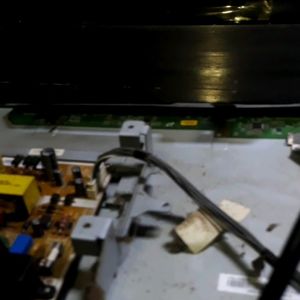MB MAINBORT TV LED TOSHIBA 19HV15 MULUS NORMAL LULUS TESS.ORI CABUTAN PANEL RUSAK.DI JAMIN JOSS.