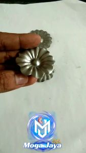 50pcs Bunga Matahari Kecil Ornamen Tralis Mainan Pagar