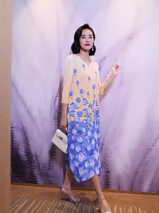 E4242 One Size (45-75kg) Floral A- Line Dress Middle-Aged Mom Autumn Clothes Long Dress Large Size Belly Covering