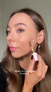 elf Camo Liquid Bronzer & Contour Kem Tạo Khối & Bronzer Dạng Lỏng Dễ Tán Tự Nhiên Lâu Trôi - Giúp tạo chiều sâu và định hình các vùng như hõm má quai hàm và sống mũi giúp đường nét gương mặt trông rõ và sắc nét hơn.