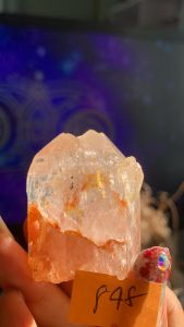 Viên đá tinh thể Thạch Anh pha lê màu cam lạ mắt năng lượng thiền định 848