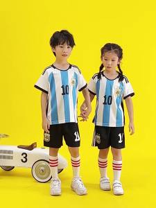 AU Childrens Football Uniform Set for Boys and Girls Juventus Club World Cup Short Sleeve Messi c Luo jersey with printed numbers football uniform