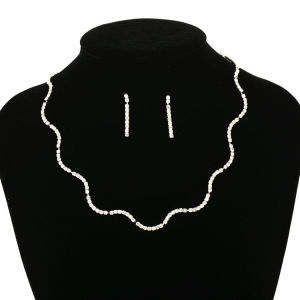 European and American retro inlaid necklace pendant female simple neck crystal necklace birthday gift