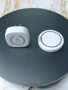 CACAZI Wireless Dog Doorbell for Potty Training Waterproof ButtonTrain To Go Outside 60 Chimes 2 Buttons 1 Receiver EU Plug