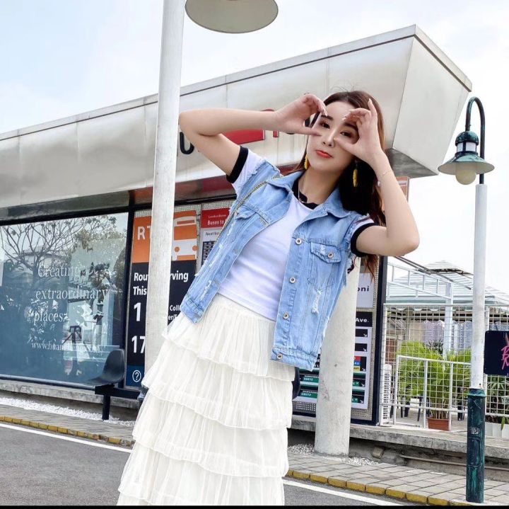 Sleeveless denim jacket hot sale womens outfit