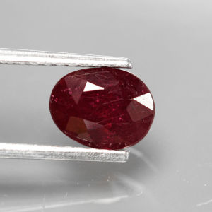 1.50 ct พลอยแท้ พลอยแดง (Red Ruby) เผาใหม่ ทรงไข่ สีแดง มาดากัสการ์