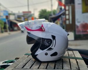 Mũ bảo hiểm 3/4 KLT trắng lên tem và kính đen cực ngầuhàng chính hãng tặng kèm nhiều quà