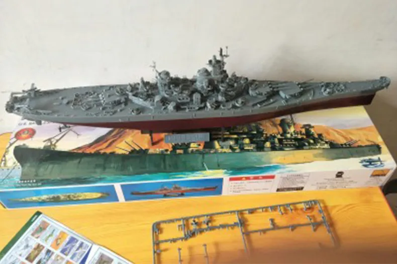 โมเดลเรือรบ - USS Missouri Battleship BB-63 1/350 MINI HOBBY MODELS 80604  คุณภาพดีราคาเจ๋ว (มีมอเตอร์ขับเคลื่อนด้วย) | Lazada.co.th