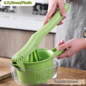 Vegetable Squeezer Manual Vegetable Water Press for Stuffing Spinach Potato Dehydrator Tool with Fine Mesh Strainer for Kitchen Cooking Food Prep Home Chefs (0.7L)