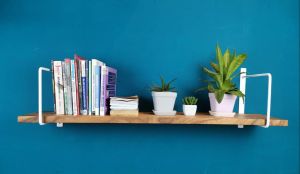 ชั้นวางของติดผนังไม้จริง กว้าง 20cm. พร้อมขาเหล็กรับชั้น แบบสี่เหลี่ยม