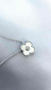 สร้อยคอแฟชั่นจี้ดอกไม้ใบโคลเวอร์ 45 CM