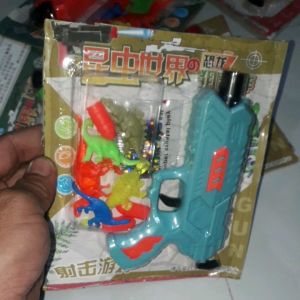 Một bộ bằng nhựa súng_đồ chơi nhựa dài16cm săn khủng long
