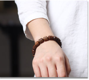 已开光 招财手链 Fortune Natural Black Rosewood Carving Six-character Mantra Bracelet Proverbs Personality Bracelet Men and Women Buddha Beads Play Gift 天然黑花梨木雕刻六字真言手串箴言个性手链男女佛珠文玩礼物
