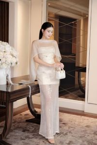 Đầm dạ tiệc sang trọng Khiết thiết kế lưới sequin đính hoa đá lấp lánh & cape tơ phủ thanh lịch KD444