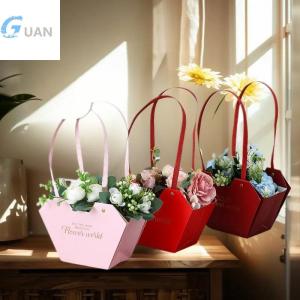 [COD] GUAN ตะกร้าดอกไม้แบบพกพา1ชิ้นถุงห่อดอกกุหลาบกล่องของขวัญสำหรับงานแต่งงานวันเกิดวันคริสต์มาสปาร์ตี้ช่อดอกไม้ตกแต่ง