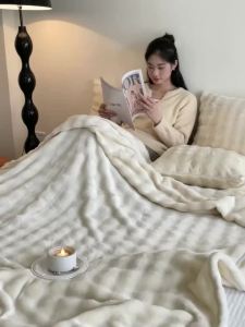 Super Value Thickened Milk Velvet Gift Blanket Suitable for Company Events Opening Gifts Affordable Gift Blanket LZD