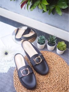 [ส่งเร็วพิเศษ!] (🇹🇭พร้อมส่ง) มีSz.36-45 รองเท้าม็อคคาซินแบบเปิดส้น แต่งอะไหล่แมวเหมียวแบบเก๋ดูดีมีสไตล์  ทรงเปิดส้น ใส่สบายมากกค่ะ