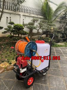 Máy phun thuốc đẩy tay phun xa 8-10m