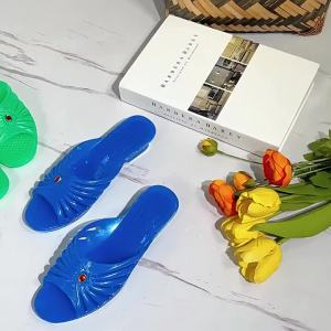 [Free Shipping] Jelly Mom Shoes for Women Summer Flat Soft Sole Non-Slip Crystal Sandals Retro Vintage Nostalgic Plastic Shoes