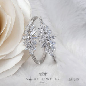 ต่างหูแป้น ฝังคริสตัลเพชรบาเก็ต Baguette Shape ลายประกายดาว ขนาดกลาง มี2สี ตุ้มหู เครื่องประดับแฟชั่น ValueJewelry ER1245 ER1246