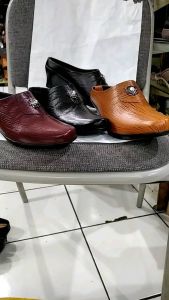 SEPATU SANDAL SELOP BUSTONG WANITA KULIT