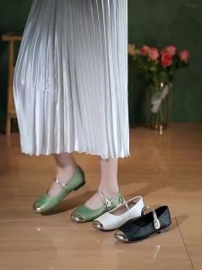 COD  Pakaian Luar Musim Panas Wanita Kasut Tunggal Xiaoxiang 2024 Tumit Rendah Fesyen Versi Korea Baru Tapak Rata Kasut Mary Jane Yang Ringan dan Nipis  Sem