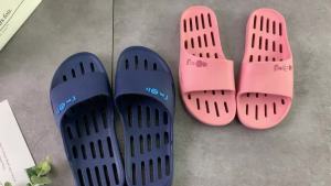 New Summer Home Slippers With Drainage For Men And Women Couples Bathroom All-Season Indoor Bathing Sandals For Women In Summer