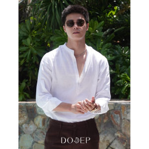 Áo linen nam cổ trụ chui tay dài – màu nâu olive/trắng | Vải 100% linen cao cấp thoáng mát – DODEP