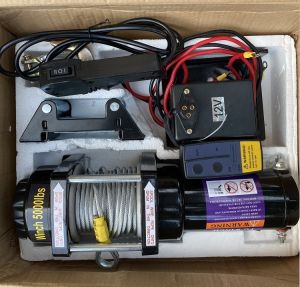 Tời Điện 12v Tời cứu hộ ô tô 5000lbs trọng tải kéo 2400kg điều khiển từ xa