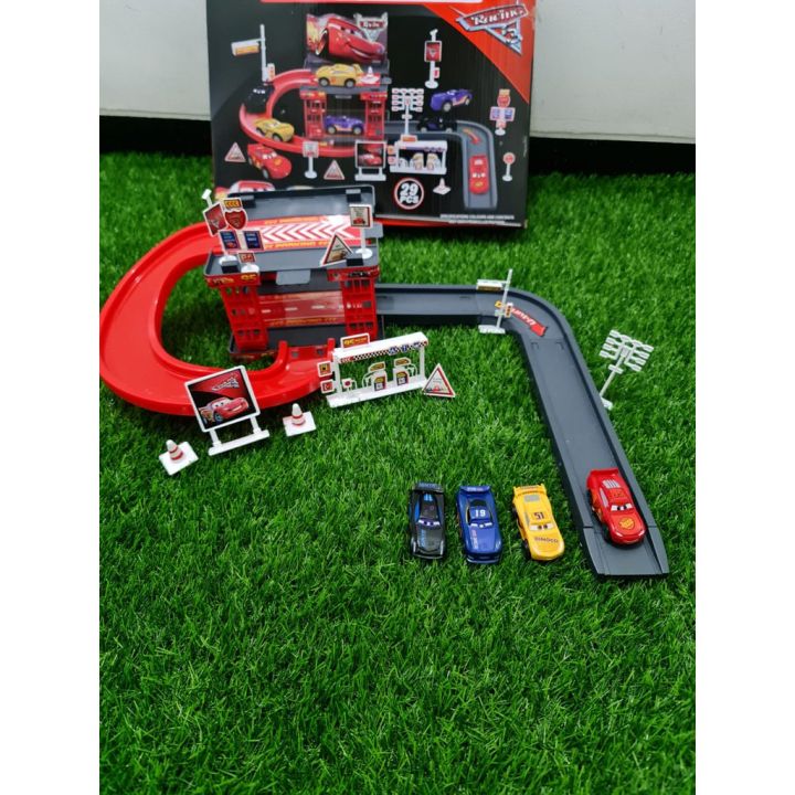TRO463 MCQUEEN NEW PARKING GARAGE TRACK +4 CARS SET (CB660-80)