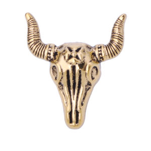 1Pc Retro Mens Skull Shield Wolf Head Bull Head Shaped Brooch Domineering Party Accessories Business Brooches Travel Commemorative Gift