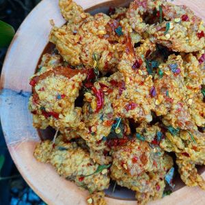 Krispy Kulit Ayam Pedas Daun Jeruk cemilan Bandung