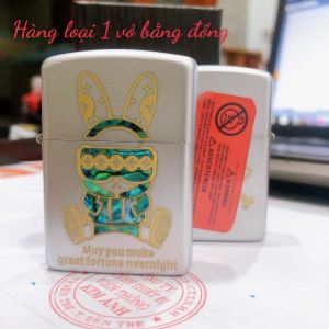 Bật lửa Zippo khắ c ăn mòn cẩn xà cừ hình thú siêu nhân Vỏ đồng có tem đỏ