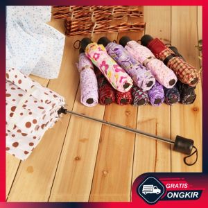 Gratis Ongkir - Payung Lipat 3 Pelindung Panas Hujan Payung / Payung Lipat Motif Bunga Motif Random Anti UV / Payung Lipat Motif Folding