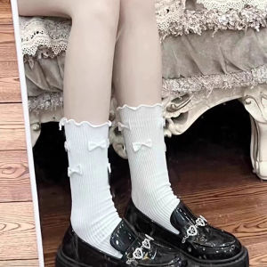 ถุงเท้าโบว์ผู้หญิง ผ้าถัก ซึ่งชื่อ Slate ของ JK จากญี่ปุ่น กับเท้าขาว ถุงเท้าโบว์ผู้หญิง สะดวกสบาย และหนึ่งในทันสมัย ถุงเท้าผู้หญิง