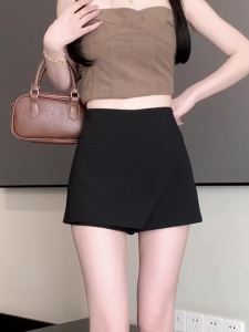 AMMIN กางเกงขาสั้นเอวสูงสำหรับสีทึบเดินทางกางเกงขาสั้นเอวสูงมีซิปสำหรับสตรีฉบับภาษาเกาหลีเย็บขอบแบบไม่สม่ำเสมอสีทึบกางเกงขาสั้นฤดูร้อน2024