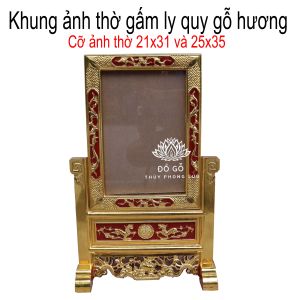 Khung ảnh thờ gia tiên gấm ly quy gỗ hương cỡ 21x31