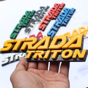 EMBLEM MOBIL STRADA TRITON DENGAN VARIASI  HURUF TIMBUL 3D BAHAN FIBERGLASS