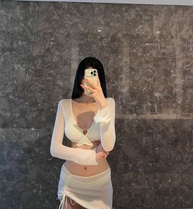 ชุดว่ายน้ำบิกินี่ชุดสวมใส่ชายหาดเซ็กซี่สำหรับผู้หญิง4ชิ้น2024สไตล์ใหม่คลุมคอวีแขนยาวเอวสูงน่ารักยืดได้