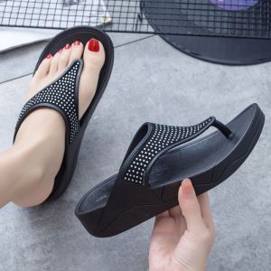 LHSunshine สินค้าใหม่  รองเท้าแตะแฟชั่นหูหนีบ ทรงสวย มีกลิตเตอร์เพิ่มดีเทลให้กับรองเท้า สวยงามลงตัวมากๆ แถมน้ำหนักเบาสวมใส่สบายแน่นอน ปั้วปังสุดๆ