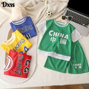 DXSS ชุดบาสเด็ก เสื้อยืดสองชิ้นปลอม + กางเกงยืดหยุ่น เด็กชายระบายอากาศ แห้งอย่างรวดเร็ว เสื้อผ้ากีฬาแขนสั้น