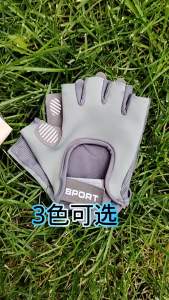 Womens fitness gloves suitable for pull-up bars weightlifting anti-slip preventing calluses ideal for cycling and equipment training made of liquid silicone material.