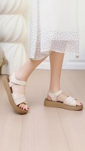 WomenS Shoes 2026 New Casual Style Thick-Soled Sandals Open-Toe Velcro Mom Shoes Soft Sole Lightweight Shoes For Middle-Aged And Elderly