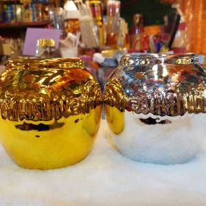 โอ่งเงิน โอ่งทอง แบบเซรามิก (ขนาดใหญ่) กว้าง 10.5 ซม.x สูง 11ซม.(ราคาต่อ 1 คู่) ตุ่มเงินตุ่มทอง เครื่องศาล ศาลพระภูมิ ศาลเจ้าที่