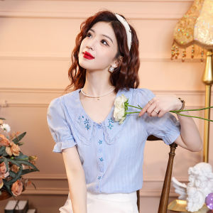 AMMIN ปกแขนสั้นปักลายดอกไม้ฝรั่งเศสเสื้อสตรีผ้าฝ้ายผู้หญิงสไตล์เกาหลีเสื้อเบลาส์แขนพองกระดุมแถวเดียวปักดาว2024ฤดูร้อน