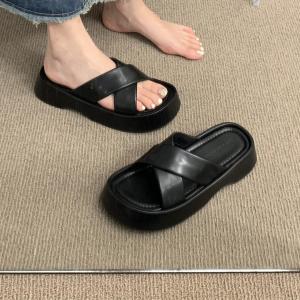 LHMonday สินค้าใหม่พร้อมจัดส่ง รองเท้าผู้หญิงสไตล์เกาหลี รองเท้าแตะพื้นหนาทรงดูเรียบหรูสไตล์ลูกคุณหนูสุดๆ ใส่แล้วเสริมบุคลิกภาพให้ดูสง่ามากยิ่งขึ้น พื้นรองเท้าก็นิ่มแถมใส่สบาย มันว้าวสุดๆไปเลย