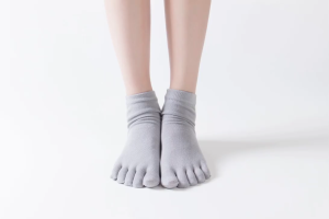 Yoga thoáng khí Vớ với Grip cho phụ nữ xỏ ngón thiết kế chống trượt đầy màu sắc Vớ qua mắt cá chân cho studio tập thể hình