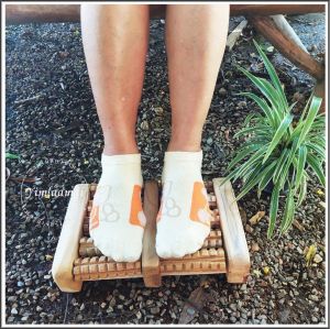 ลูกกลิ้งนวดเท้า ลุูกกลิ้งนวดฝ่าเท้า บริหารเท้า นวดฝ่าเท้า ที่นวดฝ่าเท้าลูกระนาด ลอนบริหารเท้า ลูกระนาดนวดเท้า ลูกกลิ้งนวดเท้าไม้สัก